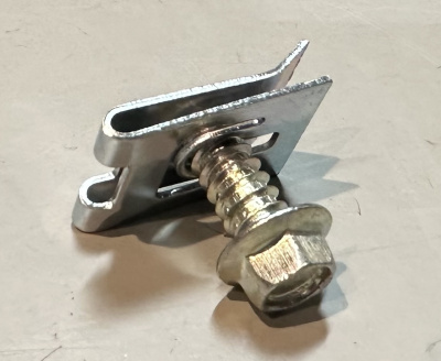 Держатель (закладная гайка под саморез) накладки крыла Уаз Патриот