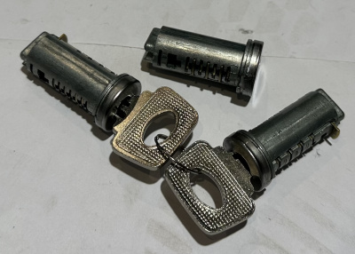 Замок (личинка) крышки кузова Уаз ПИКАП