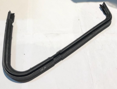 Уплотнитель поворотного стекла (форточки) правый Уаз 469, 452