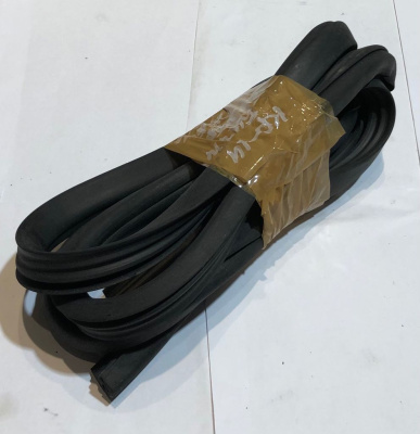 Уплотнитель стекла задней крышки багажника Уаз 31512