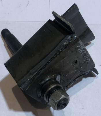 Кронштейн передней рессоры Уаз 452, 3741,3962 правый с осью в сборе