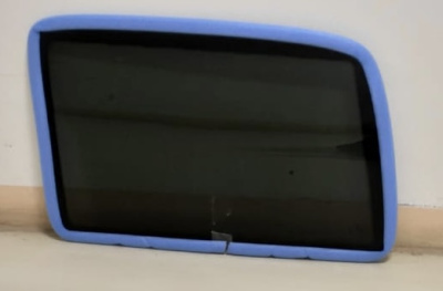 Стекло заднее боковое "глухое" Уаз Патриот левое с 2014 г. под вклейку черное