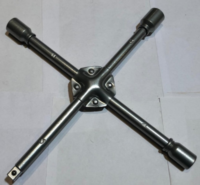 Балонный ключ крестообразный универсальный (Ключ балонный)