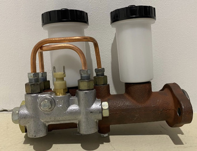 Главный тормозной цилиндр Уаз 452, 469 старого образца с 2-мя бочками "РСТ"