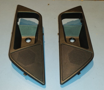 Накладки под ручки открывания задних дверей Уаз Патриот левая + правая комплект с 2014 г. (Без динамиков)