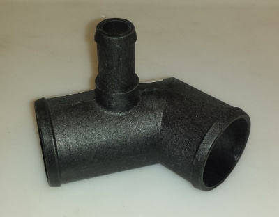Тройник радиатора Уаз Патриот, Хантер (Труба отводящая со штуцером) пластик.