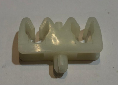 Скоба (держатель) топливных трубок Газ, Уаз