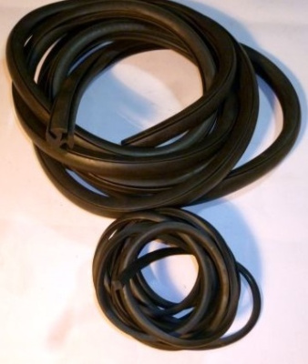 Уплотнитель лобового стекла Уаз 452, 3741 с замком