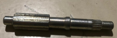 Ось (вал) крышки КПП Уаз 452, 3741 нового образца