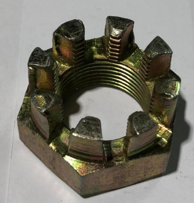 Гайка передней ступицы Волга, Газель, Соболь старого образца под шплинт