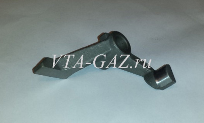 Лапка бензонасоса дв. 406 ЗМЗ Карбюратор (Рычаг привода топливного насоса)