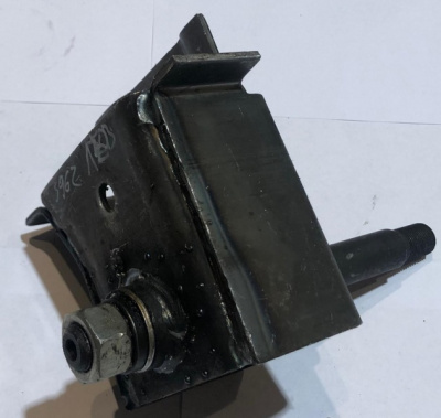 Кронштейн передней рессоры Уаз 452, 3741, 3962 левый с осью в сборе