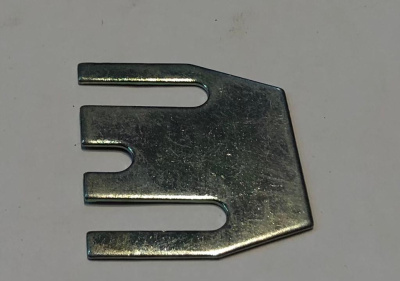 Прокладка (пластина) защелки замка двери Уаз 452, 3741 нового образца