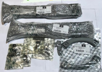 Ручка (поручень) + обивка центральной стойки Уаз Патриот с 2017 г. комплект