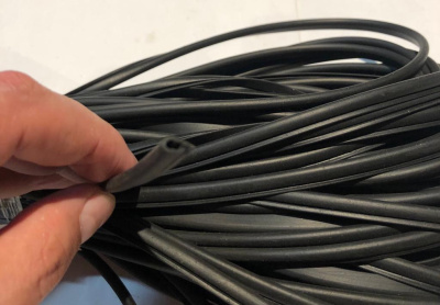 Уплотнитель молдинга универсальный 1 м.