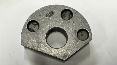 Втулка оси паразитной шестерни заднего хода КПП Газель Next дв. Cummins, G-21 6-и ступка