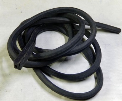 Уплотнитель лобового стекла Уаз 469, Хантер (разрезной)